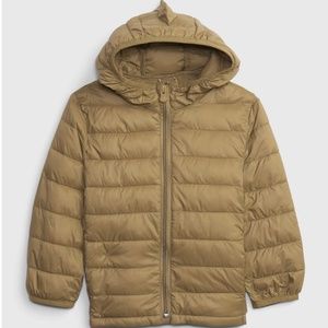 BNWT size 4T or 5T Gap Primaloft lightweight jacket w/ dinosaur hood. Reg $89